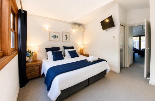 West Melbourne House | Amazing City Views, CBD at Doorsteps, 3BR2B Beautiful Terrace, Rare 3 Parking!