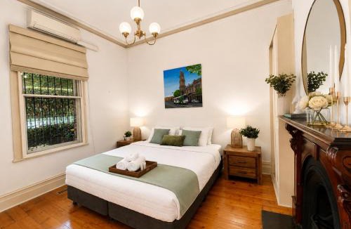 West Melbourne House | Amazing City Views, CBD at Doorsteps, 3BR2B Beautiful Terrace, Rare 3 Parking!