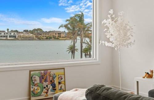West Lakes House | Amazing Lake View family-friendly Holiday Home