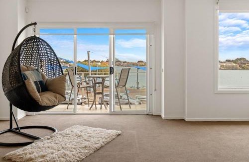 West Lakes House | Amazing Lake View family-friendly Holiday Home