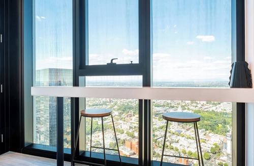 Melbourne Central Business District Apartment | Amazing Melbourne view from Level 73 with Parking, Gym, Pool, and Balcony.