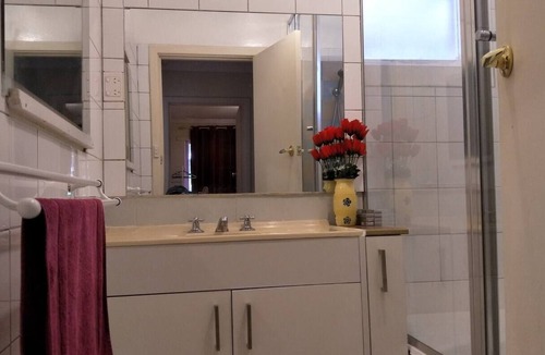 Kelmscott House | Amazing, neat and convenient holiday home
