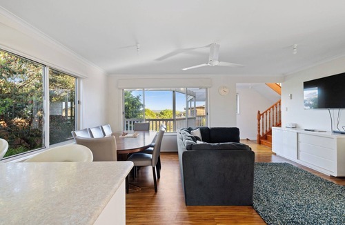 Cape Woolamai House | Amazing Views - 3 Story Home on top of the Hill. WIFI