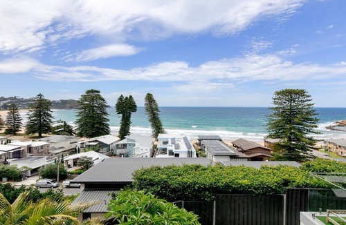 Avoca Beach House | Amazing views and short walk to beach