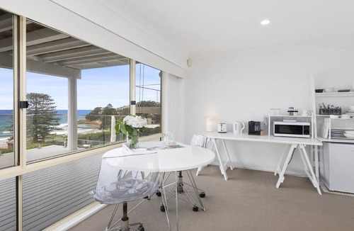 Avoca Beach House | Amazing views and short walk to beach