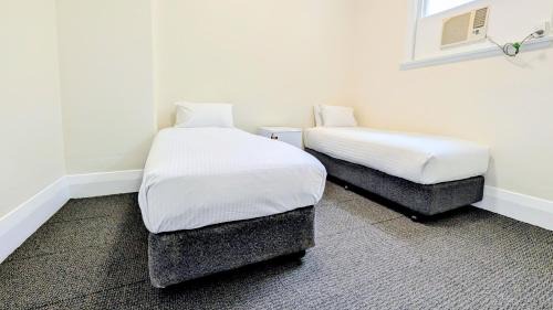 Adelaide Central Business District Hotel | Ambassadors Hotel