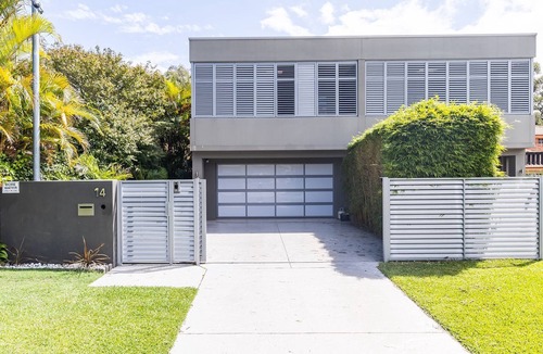 Corlette House | Ambience on the Waterfront , 14 Danalene Parade -