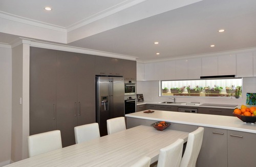 Albany House | Amity View - Perfect Location Albany