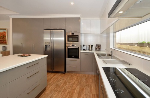 Albany House | Amity View - Perfect Location Albany