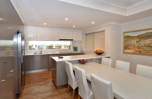 Albany House | Amity View - Perfect Location Albany