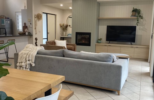 Ocean Grove House | Anchor Ocean Grove-Surf, Cafés, Winebars, Wineries, Bars, Gas Fireplace!