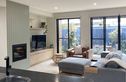 Ocean Grove House | Anchor Ocean Grove-Surf, Cafés, Winebars, Wineries, Bars, Gas Fireplace!
