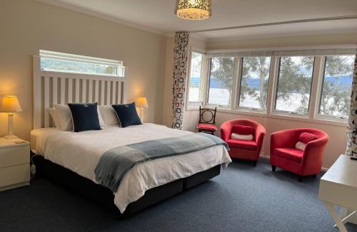Port Huon Apartment | Anchorage Waterfront Retreat