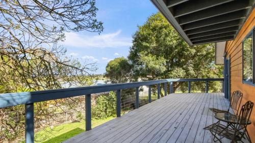 Lakes Entrance House | Anchored on Capes Upstairs - Family Retreat