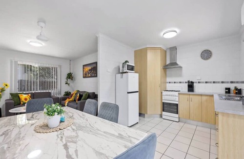 Andergrove Apartment | Andergrove Garden, Quiet Street 5 Min to Mackay