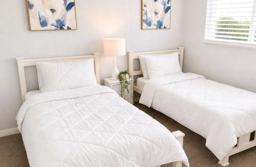 Lake Munmorah House | Anita Cottage waterfront