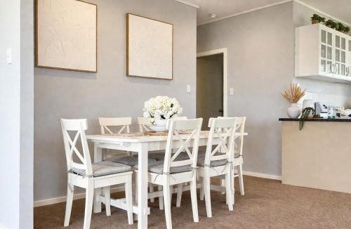 Lake Munmorah House | Anita Cottage waterfront