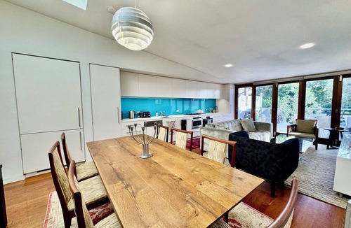 Annandale House | Annandale Home in Sydney, 4-bedroom, Deck, Garden, walk to Bars & Cafes & water