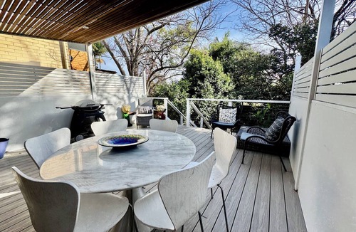 Annandale House | Annandale Home in Sydney, 4-bedroom, Deck, Garden, walk to Bars & Cafes & water