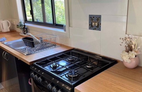 Penshurst Bed & Breakfast | Annie's on Ti Tree- Country Bush Private, Unique Hideaway