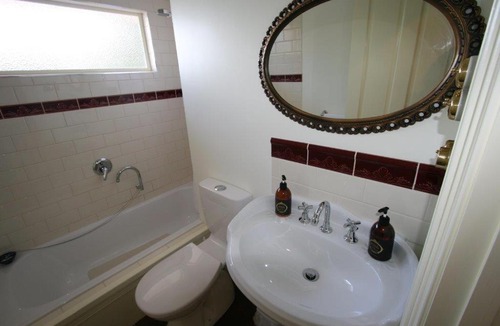 Hobart Central Business District House | Annies Garden Cottage
