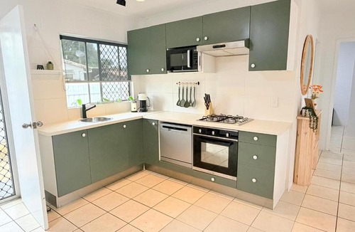 Miles End Apartment | Another 'Your Place on Davidson!'