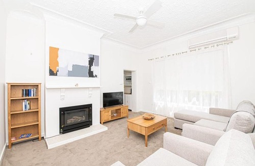 Orange House | Anson Cottage - 1900s CBD Home, Private & Practical