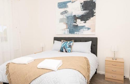 Orange House | Anson Cottage - 1900s CBD Home, Private & Practical