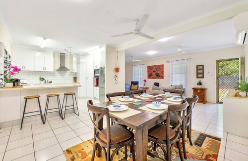 Anula House | Anula Homestead | Pet friendly yard by Tropical BNB