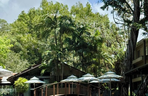 Port Douglas Apartment | Apart King & Double Sofa Bed Kitchenette Heated Pool WIFI Big TV Walk to Beach