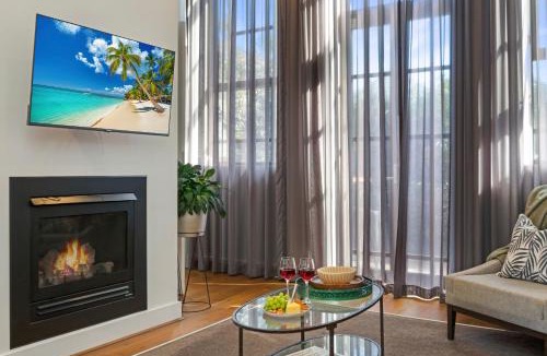 Geelong Apartment | Apartment Geelong Heritage Luxury Ground Floor Courtyard
