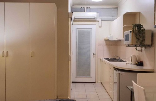 Griffith Apartment | Apartment in Griffith with Free Parking & Wi-fi