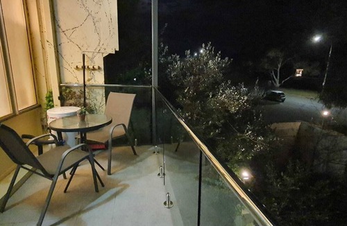 Griffith Apartment | Apartment in Griffith with Free Parking & Wi-fi