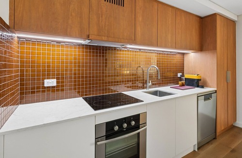 Scarborough Apartment | Apartment R111 - Designer Style and Elegance