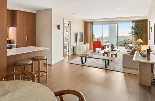 Scarborough Apartment | Apartment R111 - Designer Style and Elegance