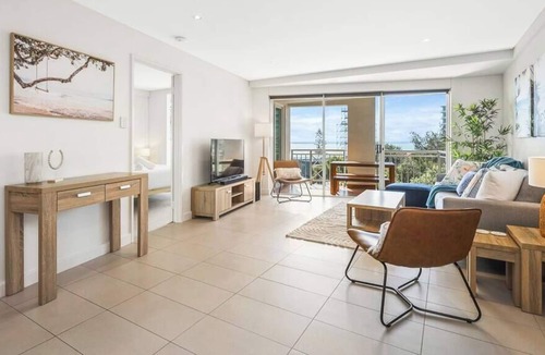 Scarborough Apartment | Apartment R213 - fresh, coastal and contemporary!