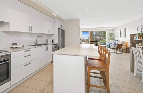 Scarborough Apartment | Apartment R213 - fresh, coastal and contemporary!