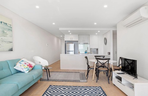 Shoal Bay Apartment | Apartment with water views in Central Shoal Bay