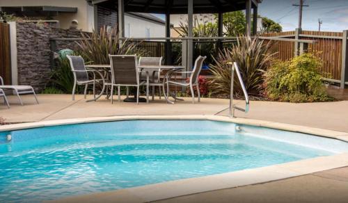 Lakes Entrance House | Apartments on Church 7 - Family Lakeside Escape