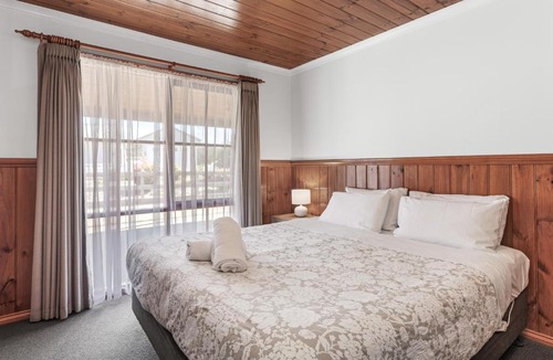 Marengo House | Apollo Bay Cottages- Hopetoun