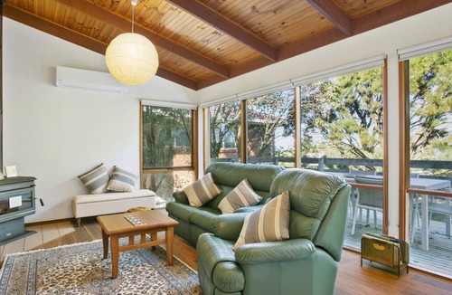 Apollo Bay House | Apollo Bay People N Paws - Free WIFI, Netflix, Pets Welcome