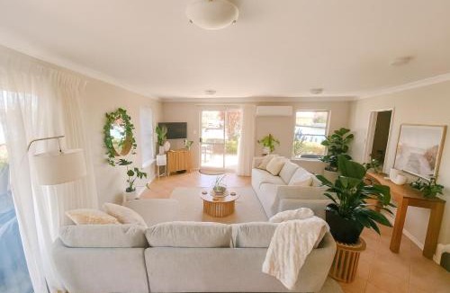 Halls Head House | Apollo Stayz Luxury Waterfront Home 57 - Pool - Spa - Jetty