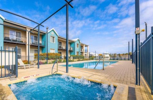 Halls Head House | Apollo Stayz Luxury Waterfront Home 57 - Pool - Spa - Jetty
