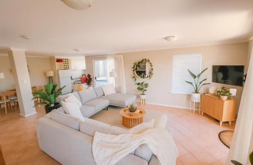 Halls Head House | Apollo Stayz Luxury Waterfront Home 57 - Pool - Spa - Jetty