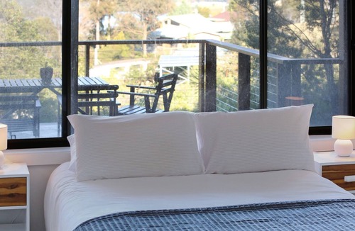 Merimbula House | Aqua La Vista - 4 Bedroom 3 Bathroom - Pet friendly house with views - 2+ nights