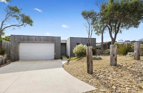 Blairgowrie House | Aqua Luna - Stylish Retreat by Koonya Ocean Beach