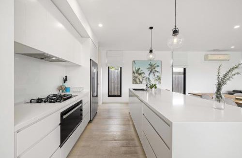 Blairgowrie House | Aqua Luna - Stylish Retreat by Koonya Ocean Beach