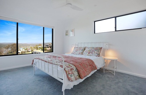 Merimbula Cabin | Aqua Vista - Pet friendly with yard and views