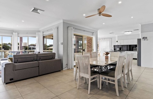 St Huberts Island House | Aqua Vista Retreat Pool, Jetty & Fun