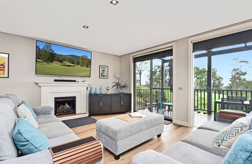 Pokolbin Villa | Ar' Heafy Lodge Premium Private Villa Located within Cypress Lakes Resort